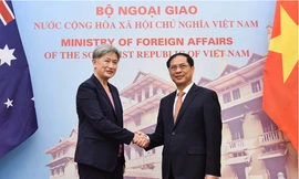 Bộ trưởng Ngoại giao Bùi Thanh Sơn và người đồng cấp Úc Penny Wong trong cuộc gặp ngày 27/6 tại Hà Nội. (Ảnh: Như Ý)
