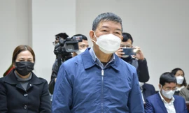 Móc ngoặc thổi giá phẫu thuật, cựu Giám đốc Bệnh viện Bạch Mai Nguyễn Quốc Anh hầu tòa