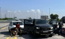 Cảnh sát nổ súng khống chế 4 đối tượng nghi vận chuyển ma túy trên cao tốc