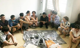 Hàng chục cảnh sát bao vây khách sạn, phá sới bạc lớn 