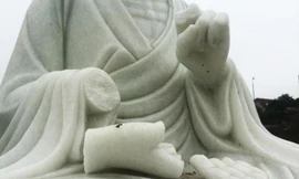 Đập phá hàng loạt tượng phật trong chùa vì không được thần linh phù hộ 