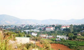 Phê bình loạt cán bộ để quá hạn hồ sơ đất đai