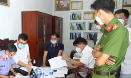 Túi quà 450 triệu và 'kịch bản' cho Việt Á trúng thầu của nhóm cán bộ chủ chốt CDC Hậu Giang