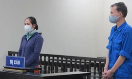 Lừa bán khẩu trang, công an dỏm cùng tình nhân lĩnh 24 năm tù 