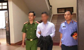 Bắt tạm giam giám đốc công ty gọi vốn đầu tư, rồi mang đặt cược 