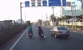 Hai nhóm thanh niên rượt chém nhau như phim xã hội đen trên đường 