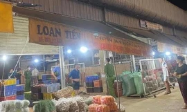 Người đàn ông bị đâm chết khi đang nằm nghỉ ở ki ốt chợ đầu mối 