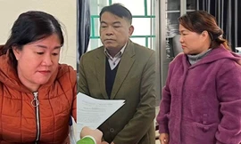 Ba đối tượng Lới, Mạch, Phượng tại cơ quan công an -Ảnh: CB