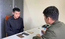 Đối tượng Ngô Văn Tân (bìa trái) -Ảnh: DC