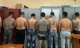 Nhóm tín dụng đen chuyên nhắm tới người chạy xe ôm, bán vé số