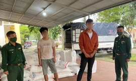 Truy đuổi 25km trên quốc lộ, chặn bắt xe chở hàng cấm