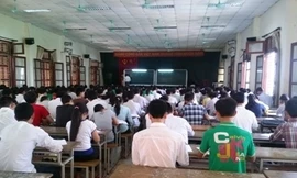 Ê a, lò luyện 'thần thánh'