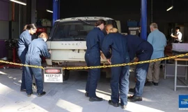 Nhóm nữ sinh Úc tự chế Range Rover chạy điện