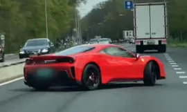 Ferrari 488 Pista mất lái tự đâm vào rào chắn