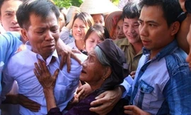 Nhà người bị tù oan 10 năm lại chật người đến chia vui