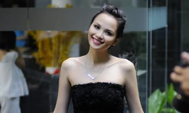 Diễm Hương diện váy quây khoe da trắng ngần