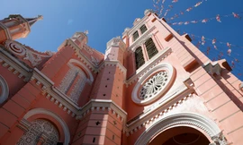 Chiêm ngưỡng kiến trúc nhà thờ màu hồng độc nhất ở TPHCM vừa lọt top điểm đến đẹp nhất thế giới