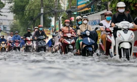Mưa lớn kéo dài tại TPHCM và Nam Bộ