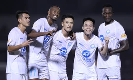 Vắng 'song sát' Hendrio – Xuân Son, Nam Định vẫn vùi dập chủ nhà TPHCM
