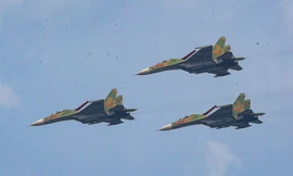 Xem tiêm kích Su30-MK2 lần đầu tập thả bẫy nhiệt trước thềm đại lễ 30/4