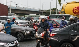 Ken cứng xe hướng vào cửa ngõ phía Đông TPHCM trong ngày đầu nghỉ lễ