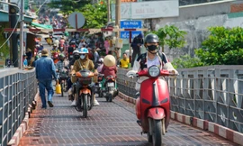 Cận cảnh 2 cây cầu xuống cấp nghiêm trọng ở khu Nam TPHCM