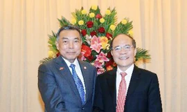 Chủ tịch Quốc hội Nguyễn Sinh Hùng (phải) và Chủ tịch Thượng viện Thái Lan Ảnh: chinhphu.vn