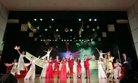 Sinh viên ĐH Kinh tế Quốc dân cháy hết mình trong đêm NEU GLORY NIGHT.