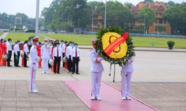 Đoàn kết một lòng, ra sức thi đua theo lời Bác dạy