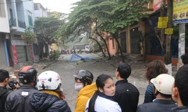 Hiện trường vụ nổ khiến hai người đi xe máy tử vong. Ảnh: T.N