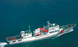 Tàu giám sát biển lớn nhất của Trung Quốc, Haixun 31 vừa có hành trình đi ngang Biển Đông khiến các nước trong khu vực lo ngại Ảnh: Xinhua