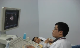 Gần100 trẻ bị tim bẩm sinh được khám và điều trị miễn phí
