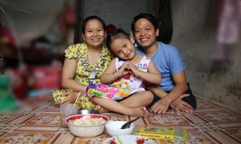 Hạnh phúc giản dị của đôi vợ chồng khuyết tật ở Cần Thơ