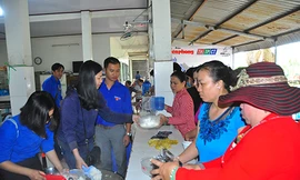 Bữa cơm nhân ái lan tỏa đến Miền Tây