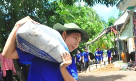 Mướt mồ hôi trên công trình thanh niên tình nguyện