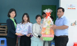 'Tết này mẹ con em ấm áp trong căn nhà mới' ​