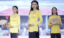 Các thí sinh khoe sắc trong bán kết Hoa khôi Đại học Nam Cần Thơ