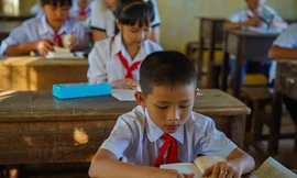 Học sinh khu vực biên giới huyện Hồng Ngự (Đồng Tháp). - Ảnh: Hòa Hội 