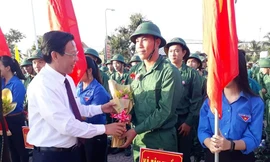 Hàng nghìn thanh niên ĐBSCL hăng hái lên đường bảo vệ tổ quốc
