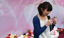 Tranh cãi nữ sinh Trung Quốc tổ chức tang lễ chính mình