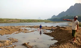 Khu vực doanh nghiệp lợi dụng việc khai thác cát sỏi để đào bới tìm kiếm vàng