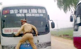 CSGT như diễn viên trong phim hành động