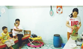 Công nhân ăn Tết xa nhà được chăm lo chu đáo