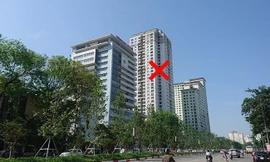 Bị tạm đình chỉ, chung cư 'đất vàng' vẫn chây ì khắc phục vi phạm