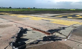 Hình ảnh hư hỏng trên đường lăn S1. Dù xuống cấp nhưng ACV không thể ứng tiền để thực hiện nâng cấp, do vướng quy định.