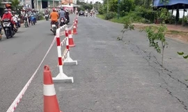 Vị trí sạt lở dài khoảng 140m trên Quốc lộ 91 qua An Giang. Ảnh: Kim Hà.