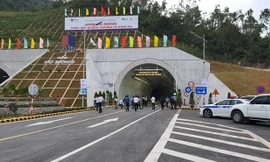 Bắt đầu thu phí ô tô qua hầm Cù Mông từ 1/4