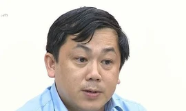 Ông Hoàng Hồng Giang, Cục trưởng Cục Đường thủy nội địa Việt Nam bị kỷ luật khiển trách.