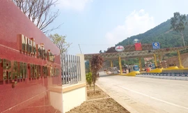 Dự án BOT Hòa Lạc - Hòa Bình vẫn chưa thu phí. Ảnh trạm thu phí dự án đặt tại Hòa Bình. 