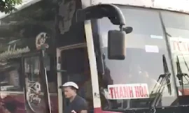 Chếc xe khách của nhà xe Tùng Lâm bị Cảnh sát giao thông Hà Nội xử lý khi chở vượt gấp đôi thiết kế, dù trước đó đã bị Cảnh sát giao thông Thanh Hoá xử phạt chở quá tải. Ảnh: Cục Cảnh sát giao thông.